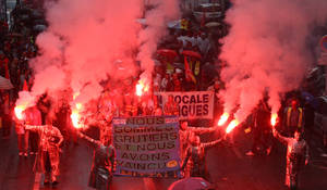 France: Thousands protest proposed retirement reform